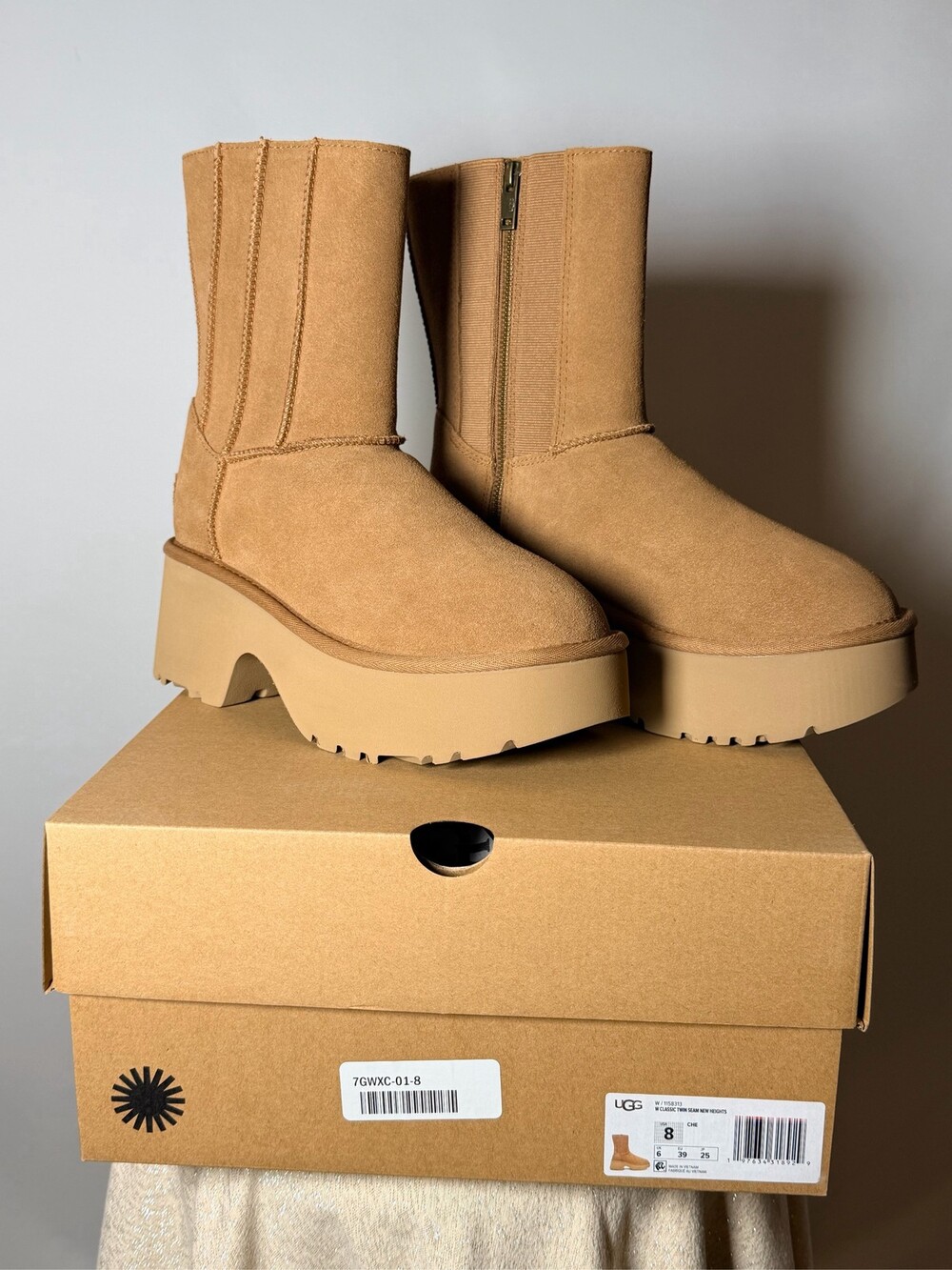 UGG Women's Classic Twin Seam New Heights Chestnut Suede Platform Boots 8